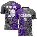 Benutzerdefinierte Graffiti Muster Stahl Grau-Lila Scratch Sublimation Fußball Uniform Jersey Benutzerdefinierte Graffiti Muster Stahl Grau-Lila Scratch Sublimation Fußball Uniform Jersey